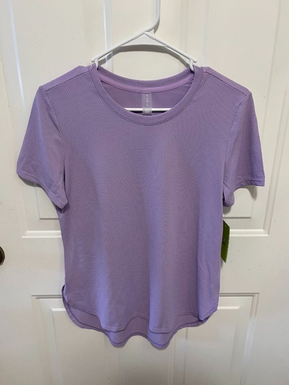 Vively - Athletic Top - Lavendar Purple - Size Small - NWT
